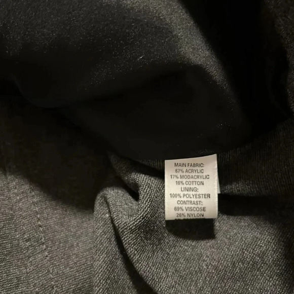 St John Women’s fur zip front vest size P - Picture 11 of 16